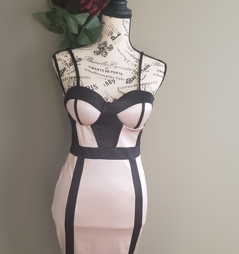 🔥Cream and Black Sexy fitted dress🔥